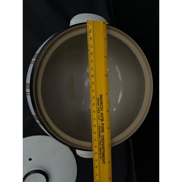 Denby Gourmet Stoneware Tan Vertical Stripes 2 qt Covered Casserole - Picture 15 of 15